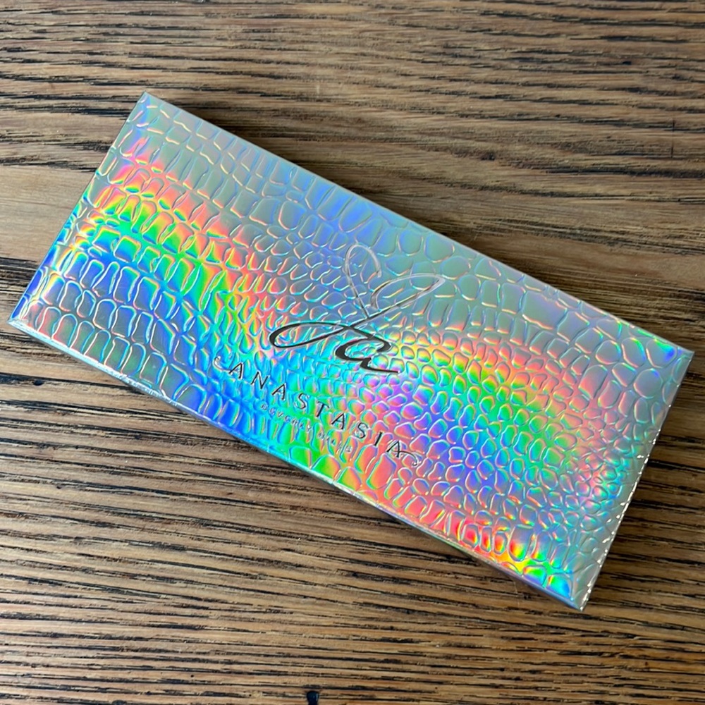 Eyeshadow and Pressed Pigment Palette